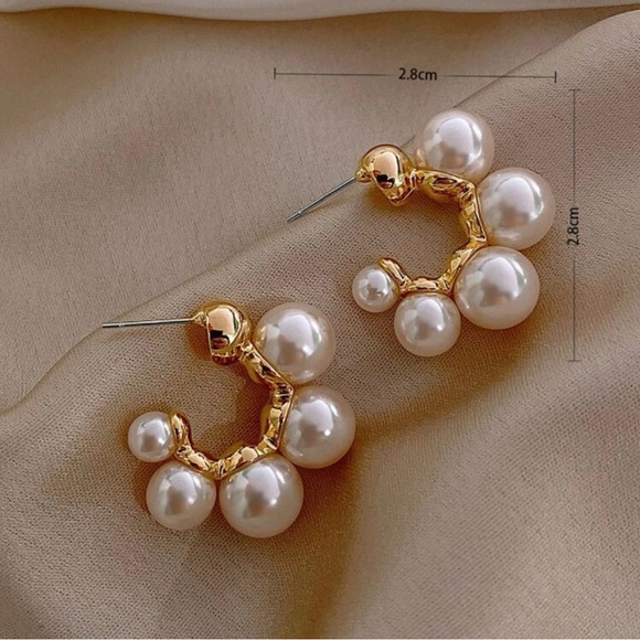 Pearl Small Hoops - Picture 4 of 4